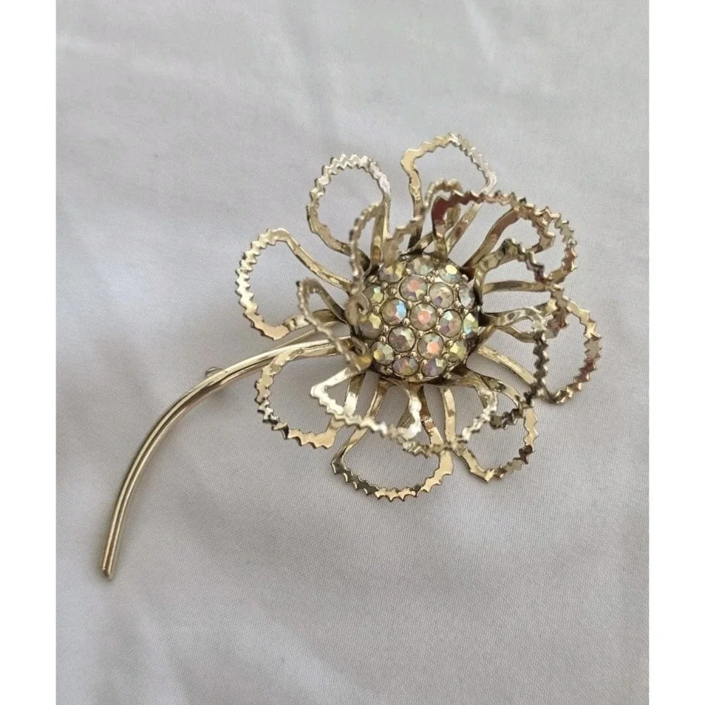 Vintage Sarah Coventry Gold Tone Aurora borealis Rhinestone Flower Brooch Pin